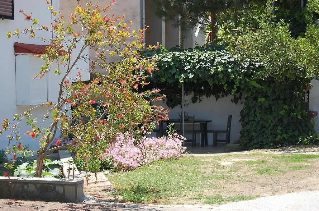 Posidi Studios 0*, Ποσείδι